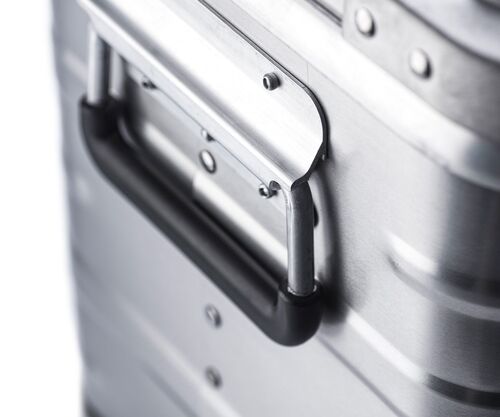 Robust aluminum handle. Riveted. Can hold 100 kg per handle.
